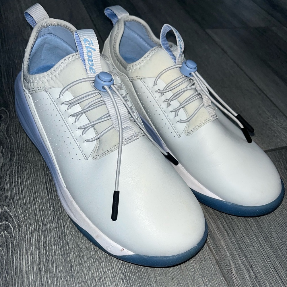 Clove healthcare worker shoe